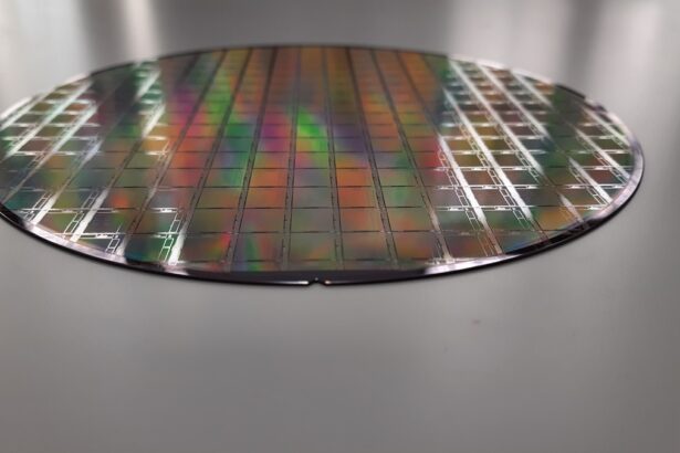Semron raises $7.9M for AI chips with 3D packaging