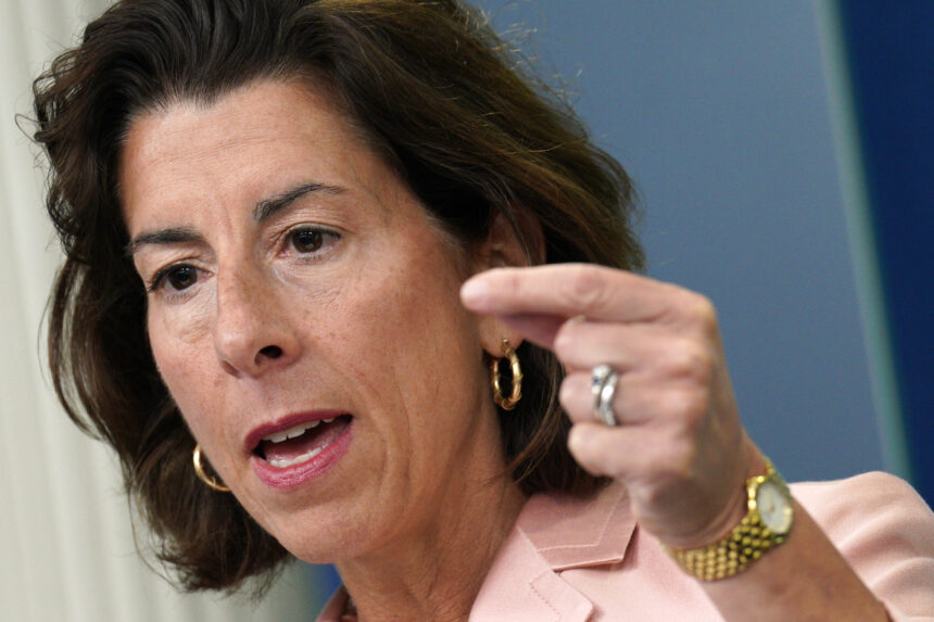 US Commerce Secretary Gina Raimondo said Huawei Technologies Co.’s latest phone shows that China remains behind on cutting-edge chip technology.