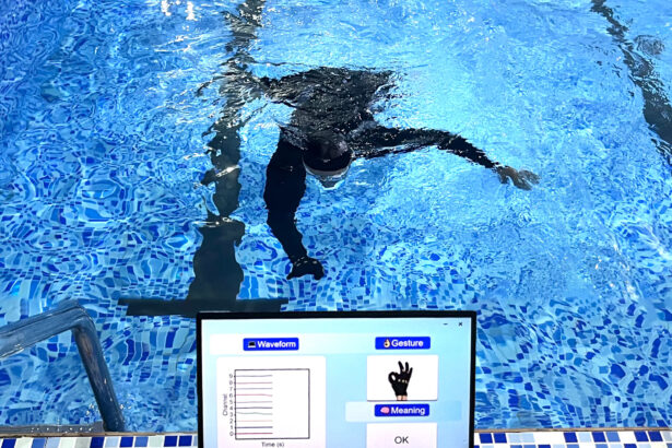 Waterproof 'e-glove' could help scuba divers communicate