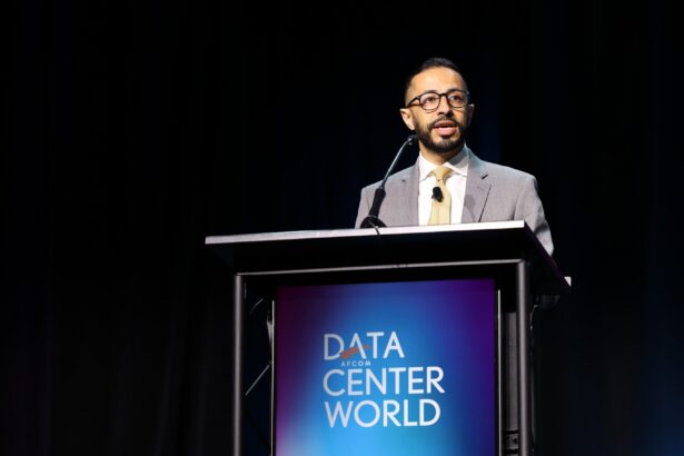Rian Bahran speaks at Data Center World