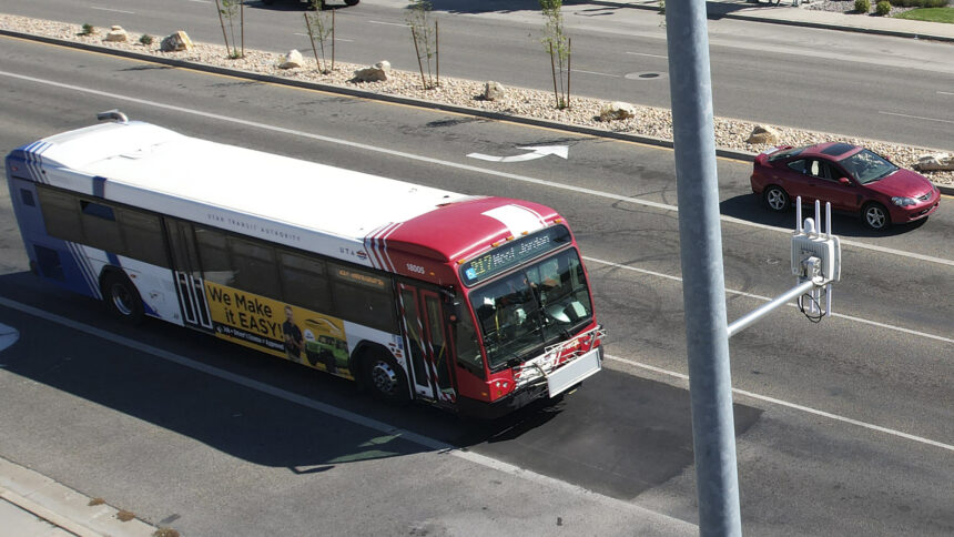 Cars talking to one another could help reduce fatal crashes on US roads