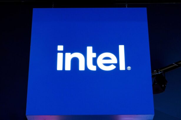 Intel Considers Options Such as a Foundry Split