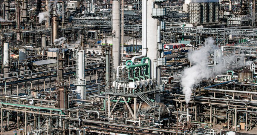 Fossil Fuels Initially Needed for AI Boom, Nuclear Expert Says