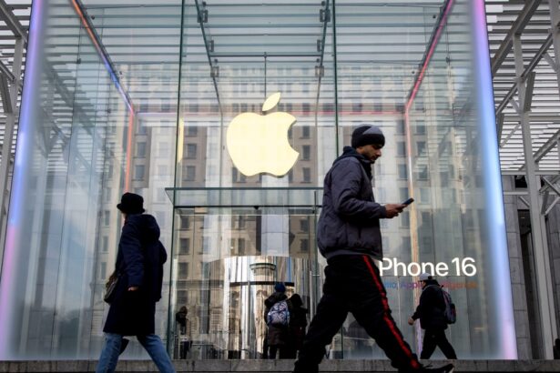 Apple Will Add 20,000 US Jobs Amid Threat from Trump Tariffs