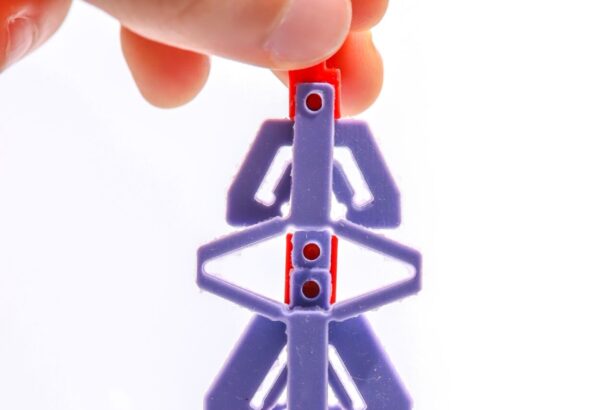 'Countersnapping' structures shrink when pulled