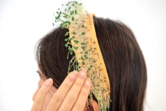 Hydrogel material weaves seeds into textiles