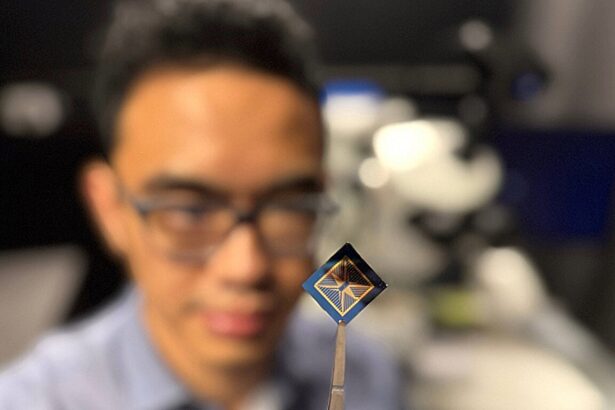 Tiny device processes hand movement in real time, storing visual memories with brain-like efficiency