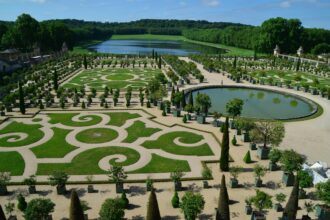 France's Versailles unveils AI-powered talking statues