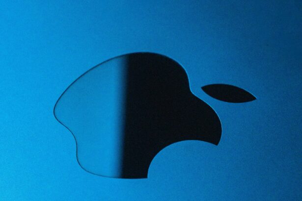 Apple loses key AI leader to Meta