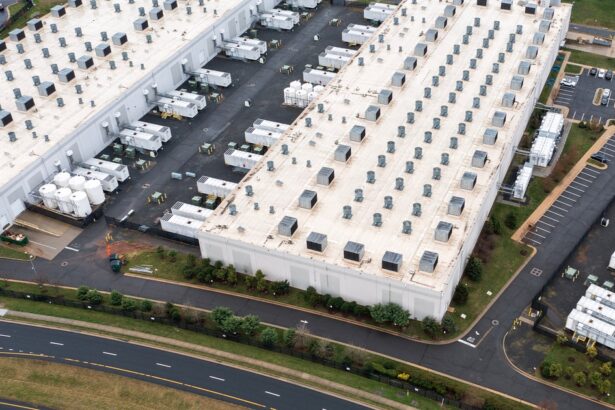 Amazon Falls as Profit Outlook, Cloud Growth Spook Investors