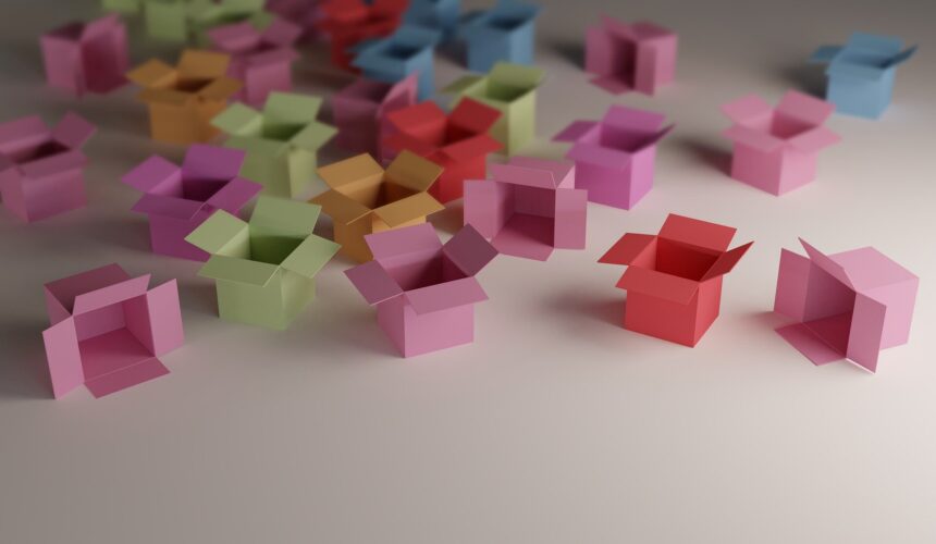 Smart packaging reveals product condition through color changes