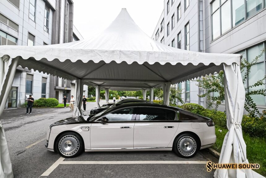 Maextro S800 luxury electric sedan at Huawei