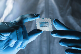 Developing Québec’s microelectronic and photonic value chain