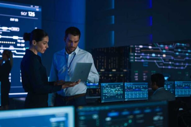 Cybersecurity, Meeting, Man and Woman, Meeting, Serverroom